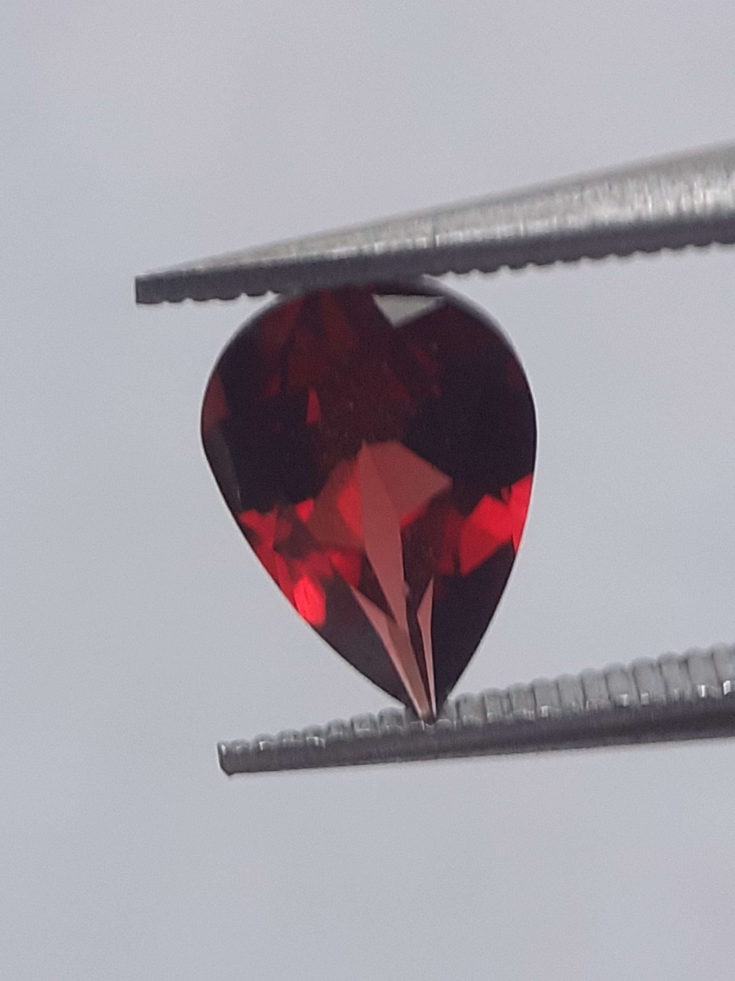 Natural Red Rhodolite Garnet - 0.830 ct - pear - unheated