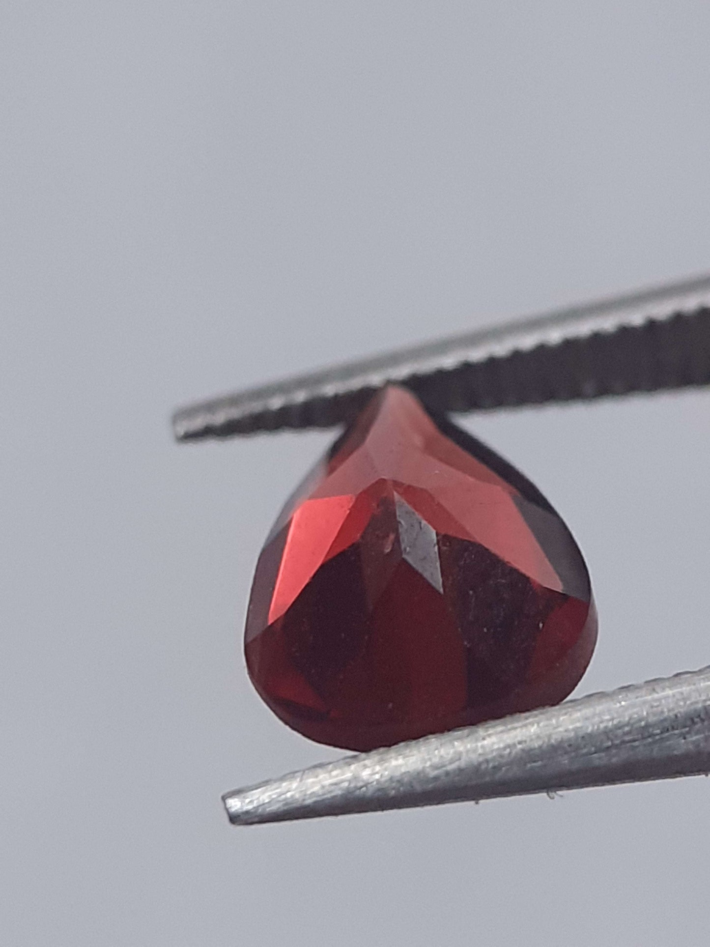 Natural Red Rhodolite Garnet - 0.830 ct - pear - unheated