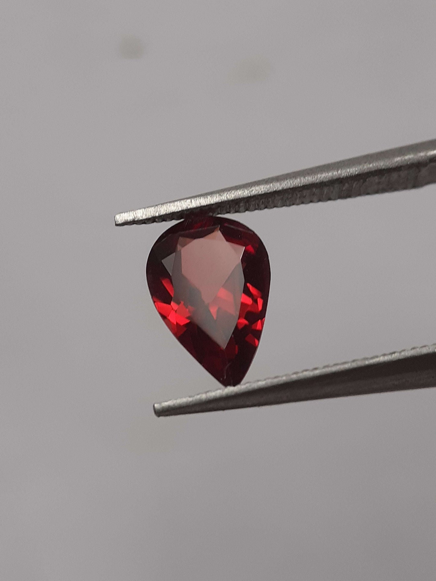 Natural red Rhodolite Garnet - 0.904 ct - pear - unheated - certified natural