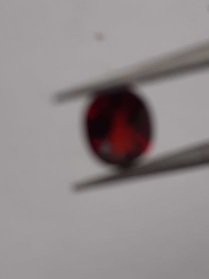 Natural red Rhodolite Garnet - 1.034 ct - oval - unheated - certified natural