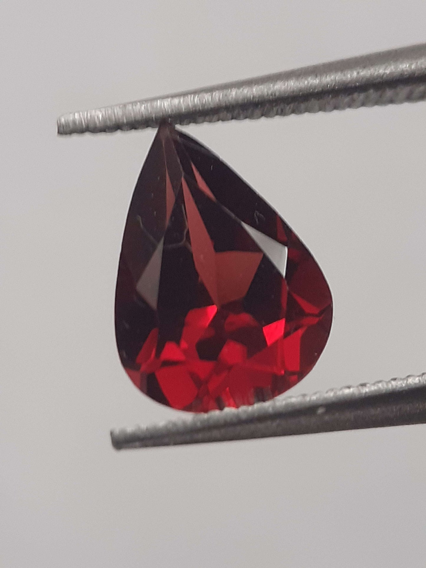 Natural red Rhodolite Garnet - 1.154 ct - pear - unheated