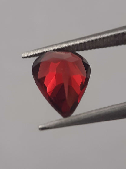 Natural red Rhodolite Garnet - 1.154 ct - pear - unheated