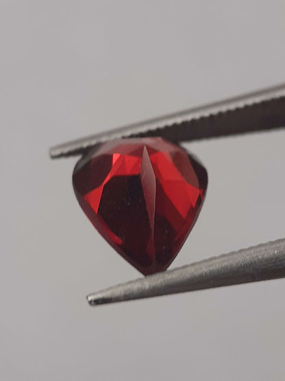 Natural red Rhodolite Garnet - 1.154 ct - pear - unheated