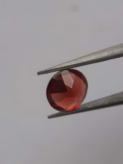 Natural red Rhodolite Garnet - 1.224 ct - round brilliant - unheated - certified natural