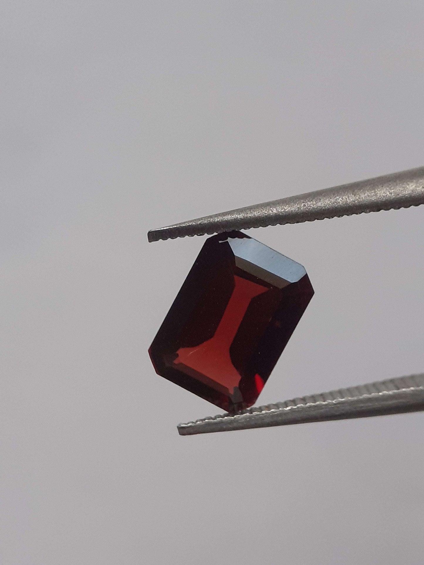 Natural red Rhodolite Garnet - 1.256 ct - octagon - unheated - certified natural