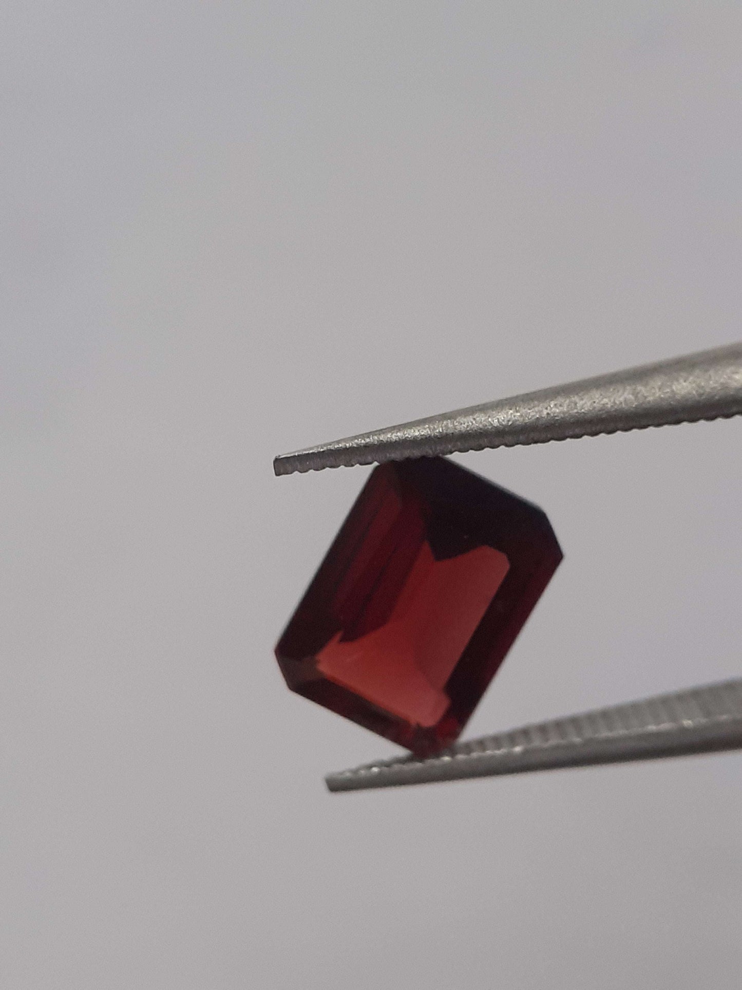 Natural red Rhodolite Garnet - 1.256 ct - octagon - unheated - certified natural