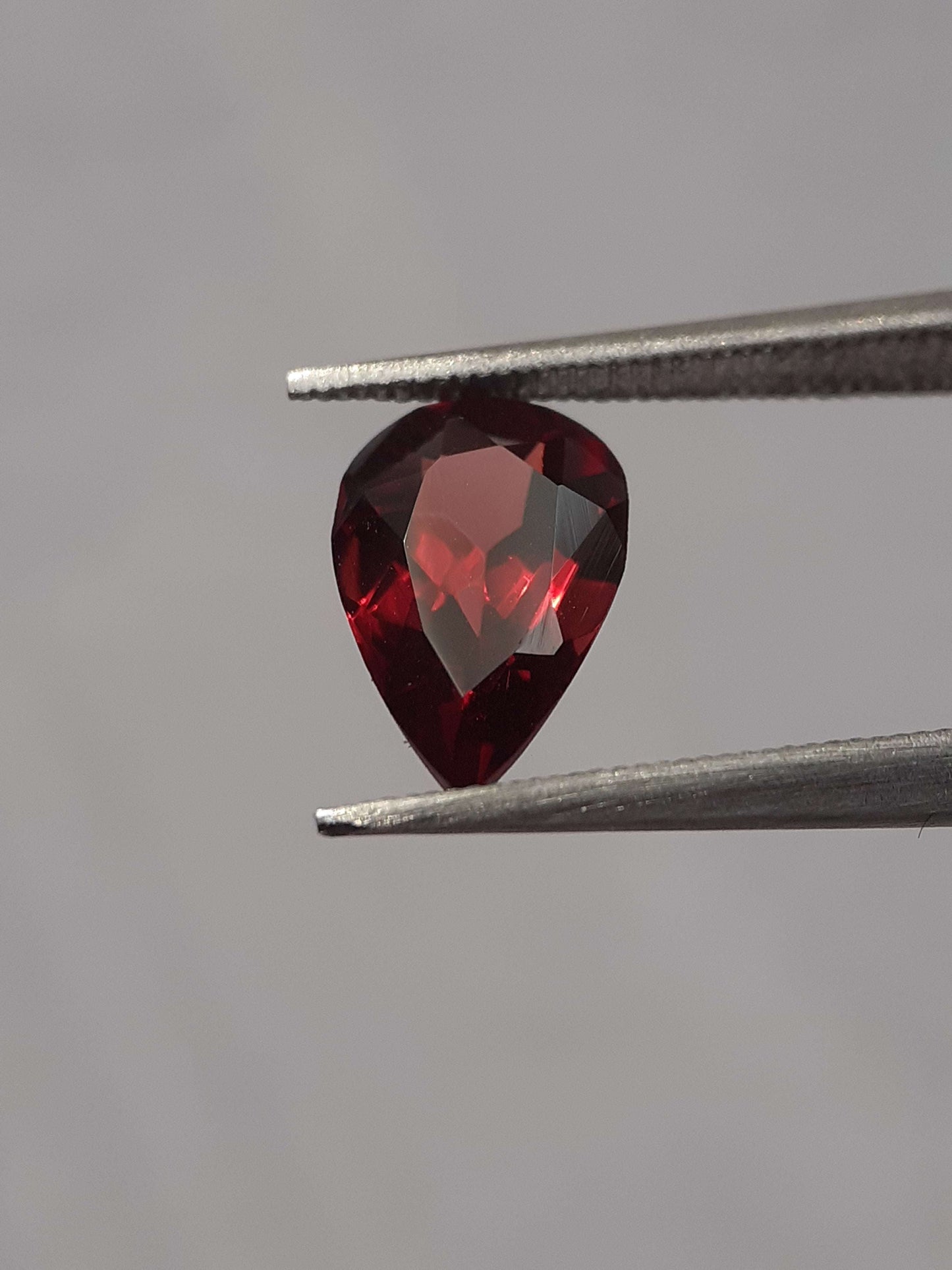 Natural red Rhodolite Garnet - 1.289 ct - pear - unheated - certified natural