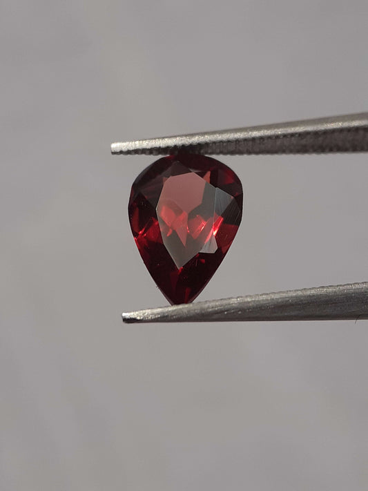 Natural red Rhodolite Garnet - 1.289 ct - pear - unheated - certified natural