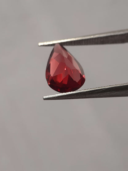 Natural red Rhodolite Garnet - 1.289 ct - pear - unheated - certified natural