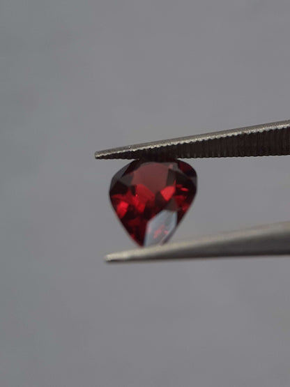 Natural red Rhodolite Garnet - 1.289 ct - pear - unheated - certified natural