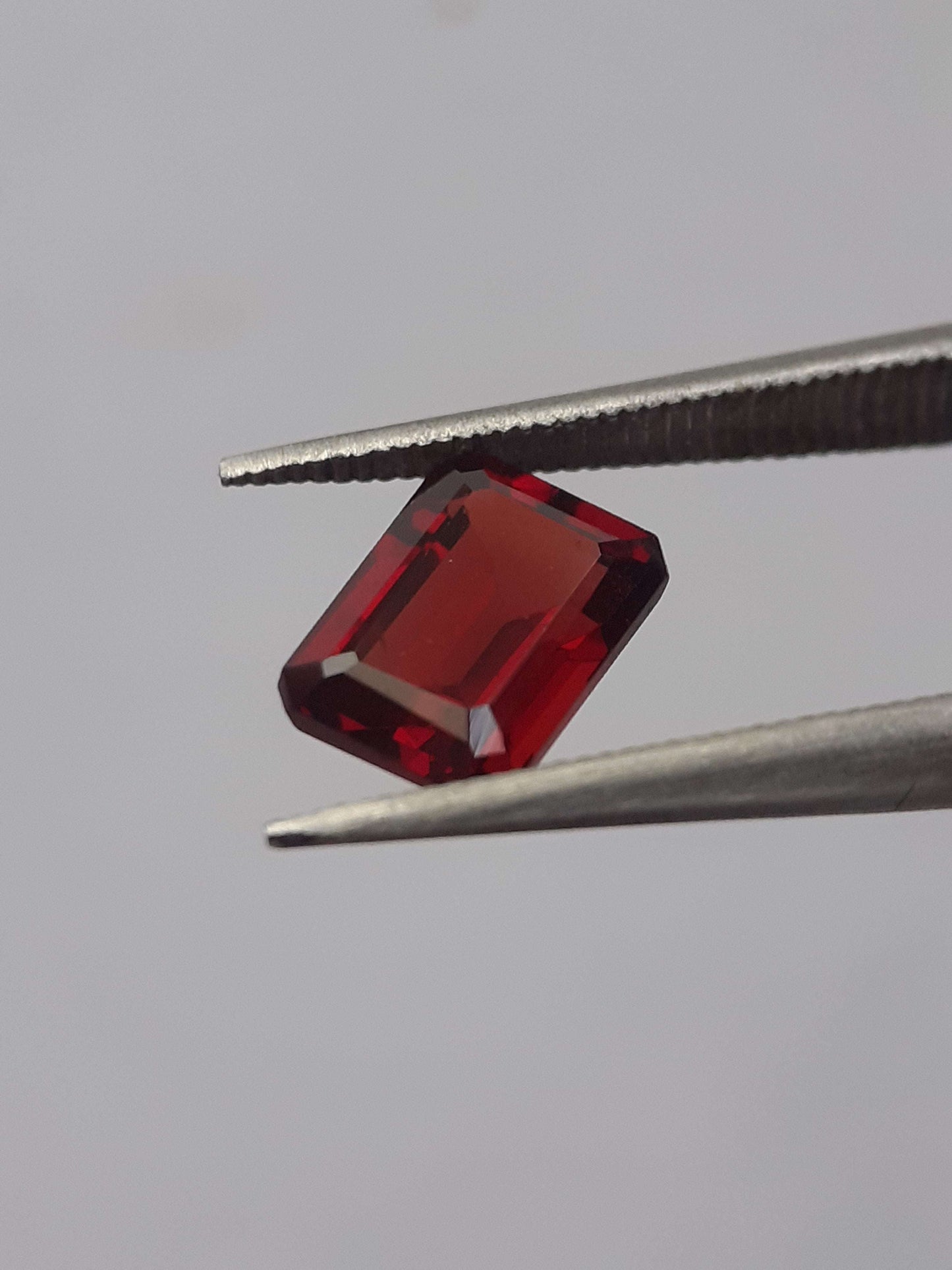 Natural red Rhodolite Garnet - 1.358 ct - octagon - unheated - certified natural