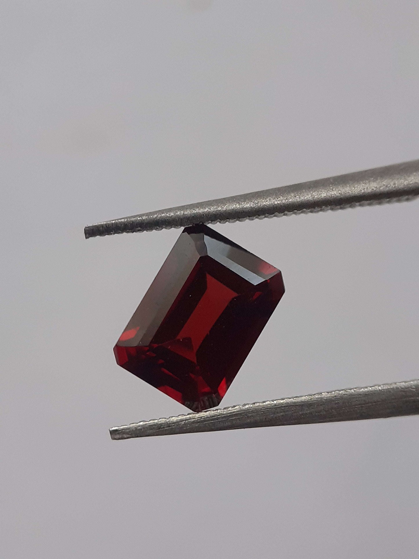 Natural red Rhodolite Garnet - 1.358 ct - octagon - unheated - certified natural