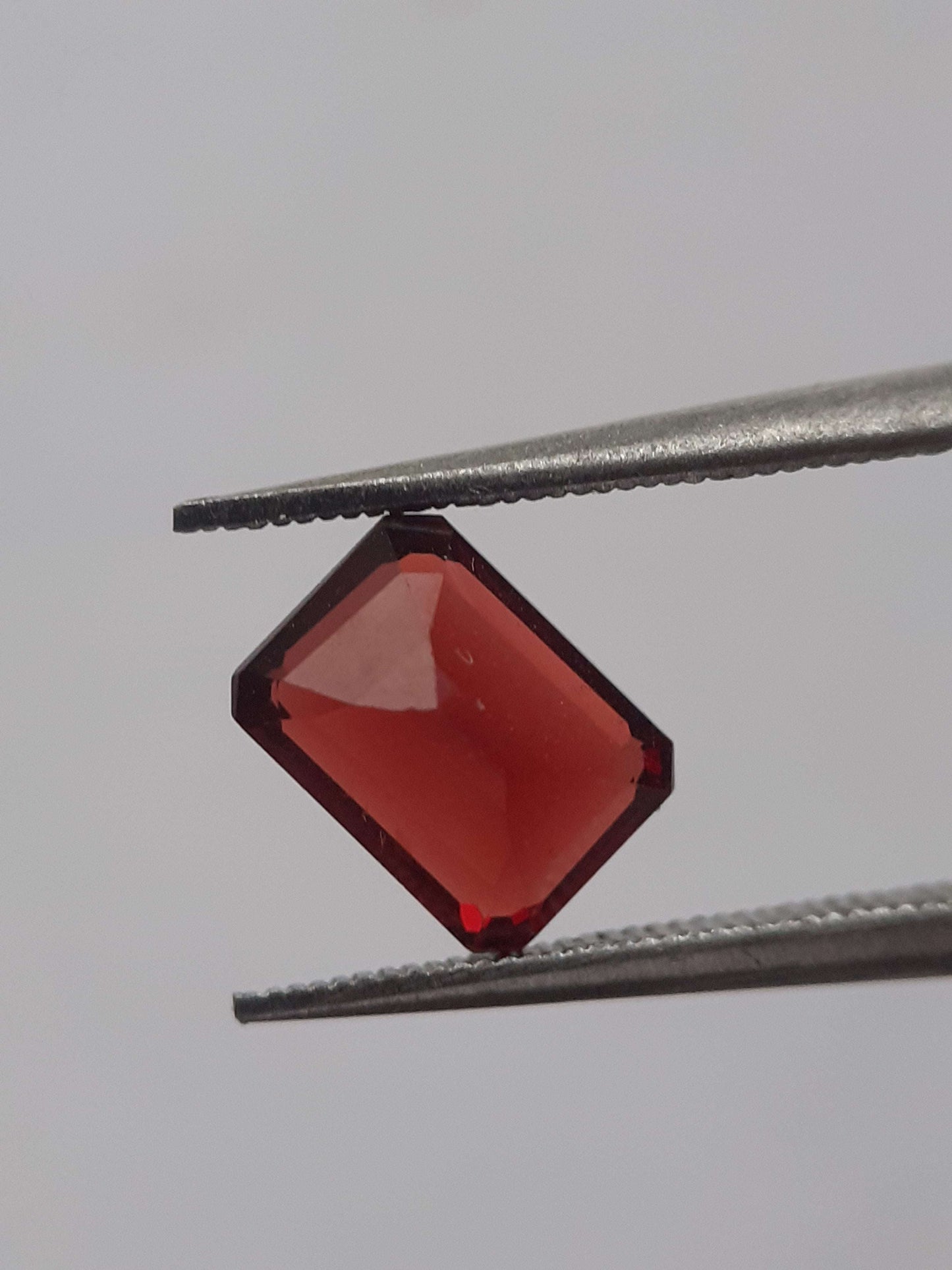 Natural red Rhodolite Garnet - 1.358 ct - octagon - unheated - certified natural