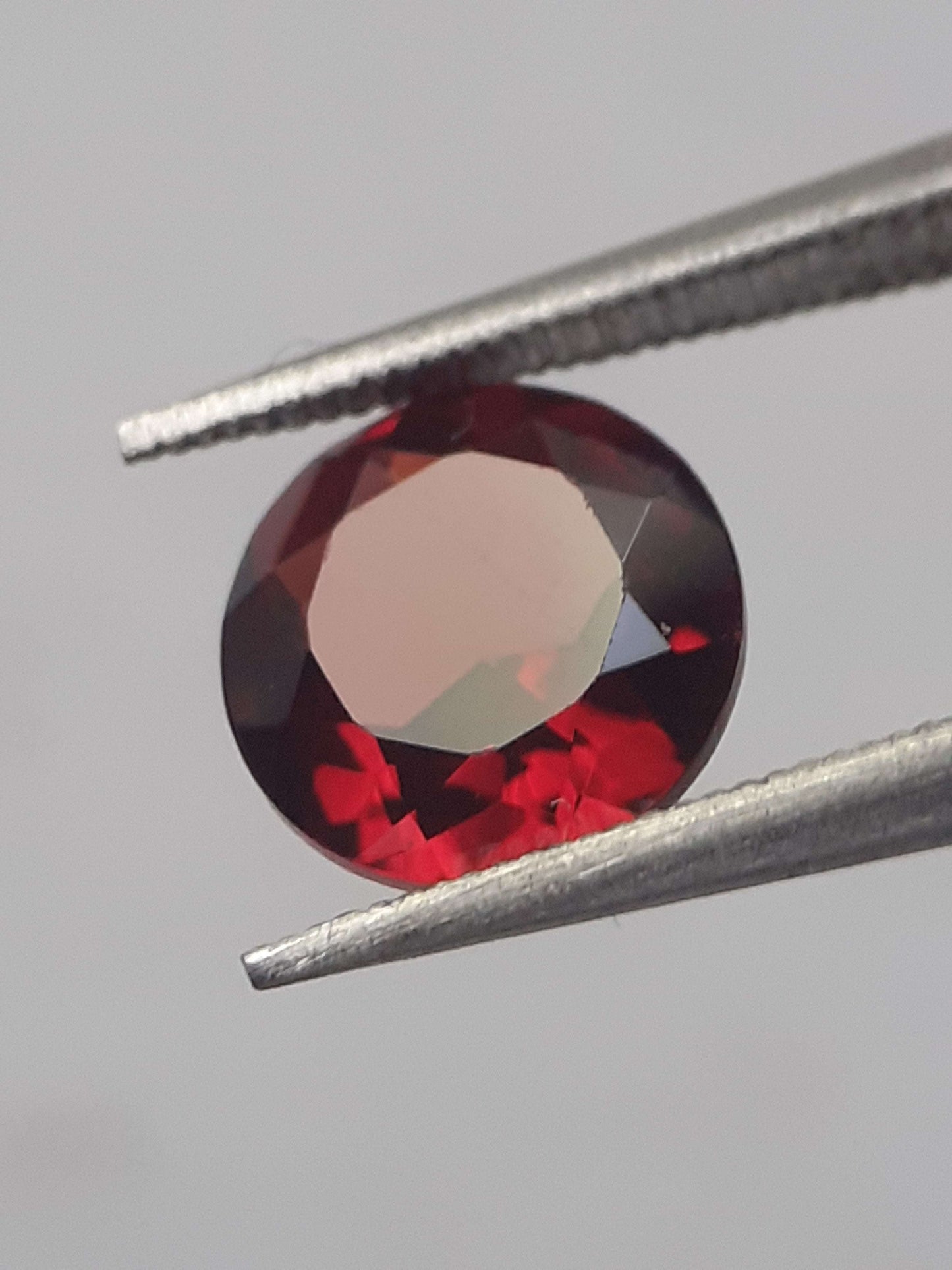 Natural Red Rhodolite Garnet - 1.398 ct - round - unheated