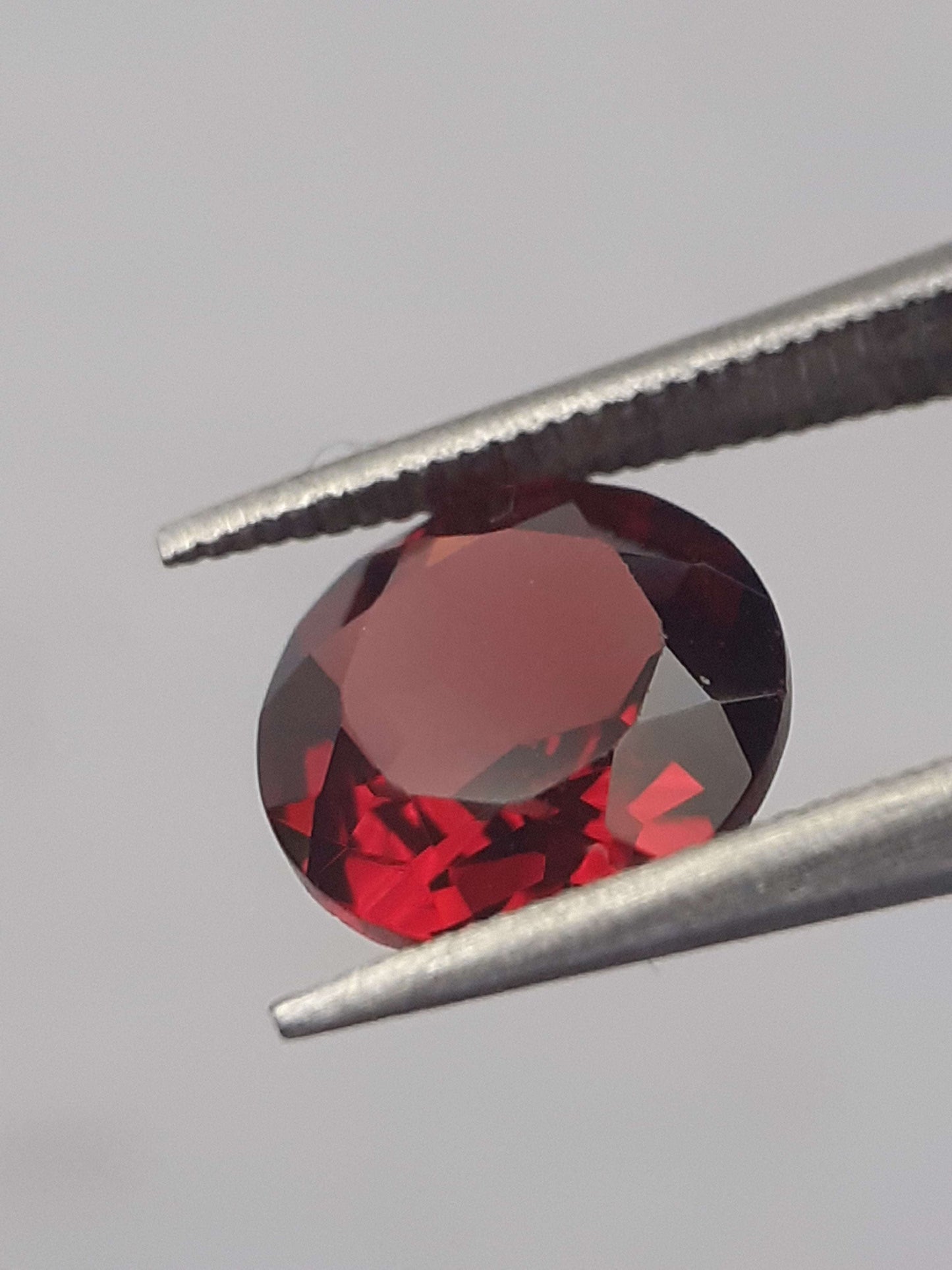 Natural Red Rhodolite Garnet - 1.398 ct - round - unheated