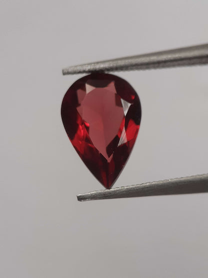 Natural red Rhodolite Garnet - 1.458 ct - pear - unheated - certified natural