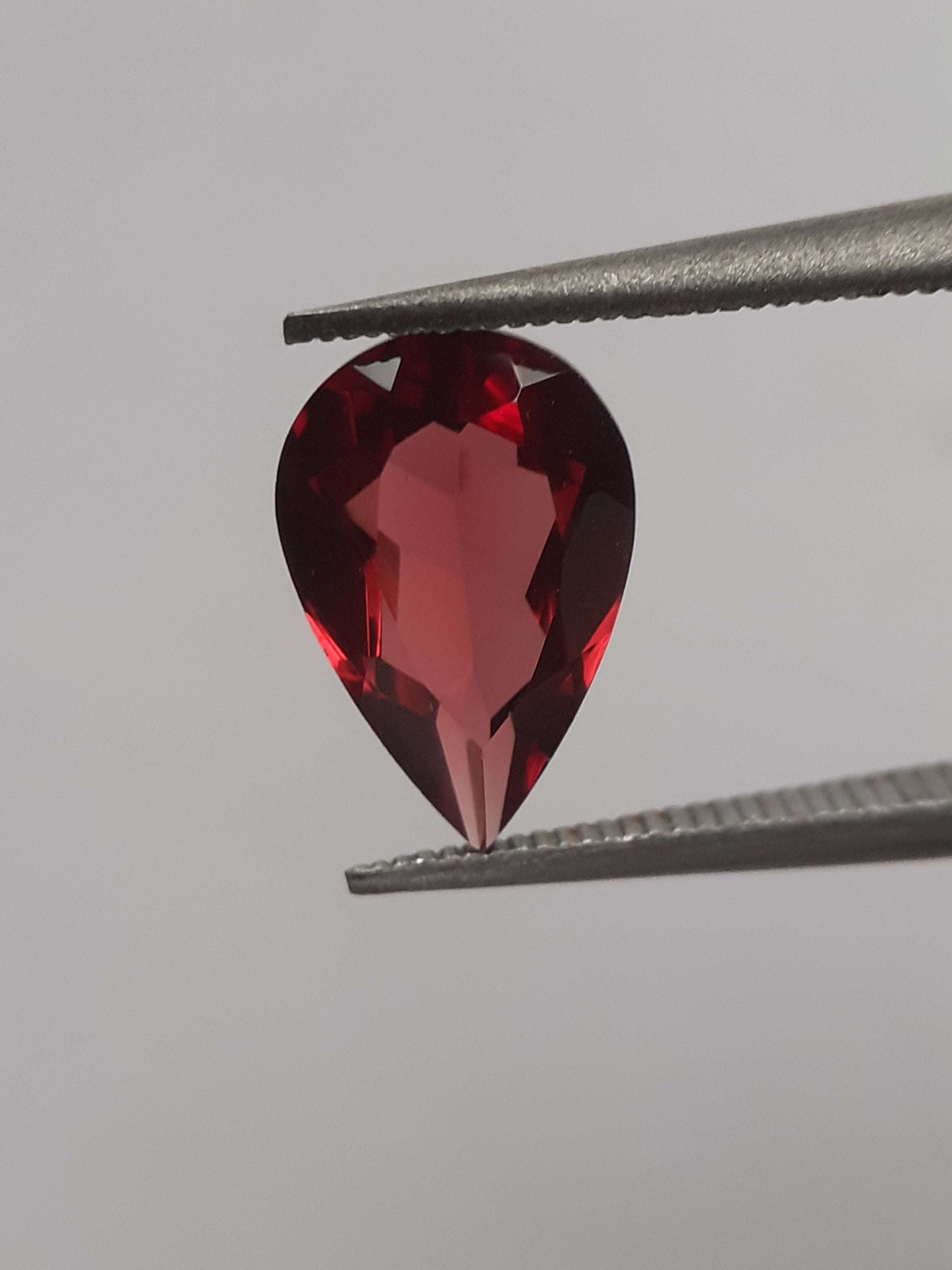 Natural red Rhodolite Garnet - 1.458 ct - pear - unheated - certified natural