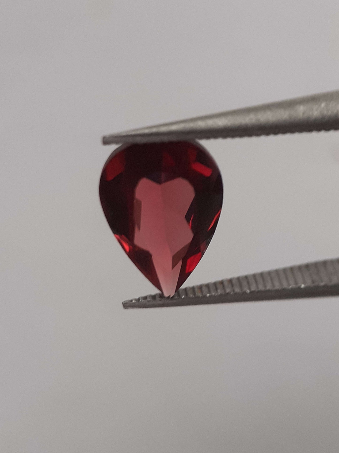 Natural red Rhodolite Garnet - 1.458 ct - pear - unheated - certified natural