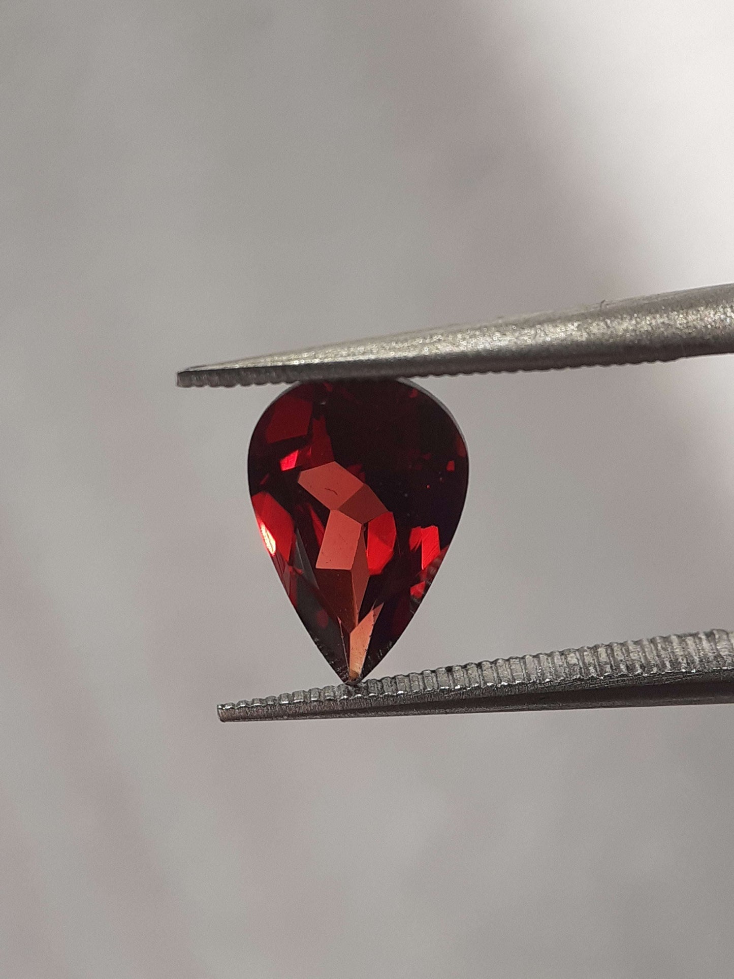 Natural red Rhodolite Garnet - 1.493 ct - pear - unheated - certified natural