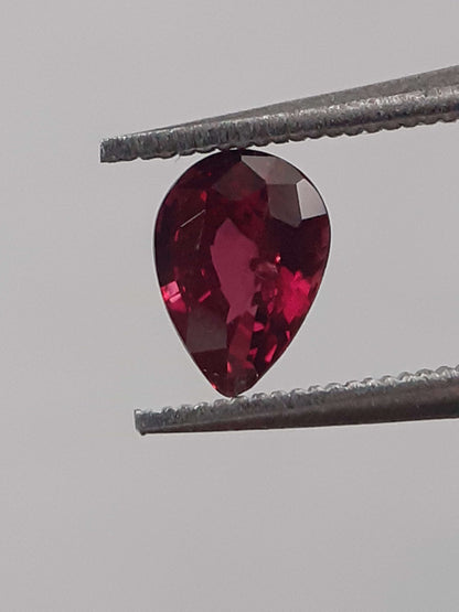 Natural red Ruby - 0.40 ct - Pear - heated - certified by NGB