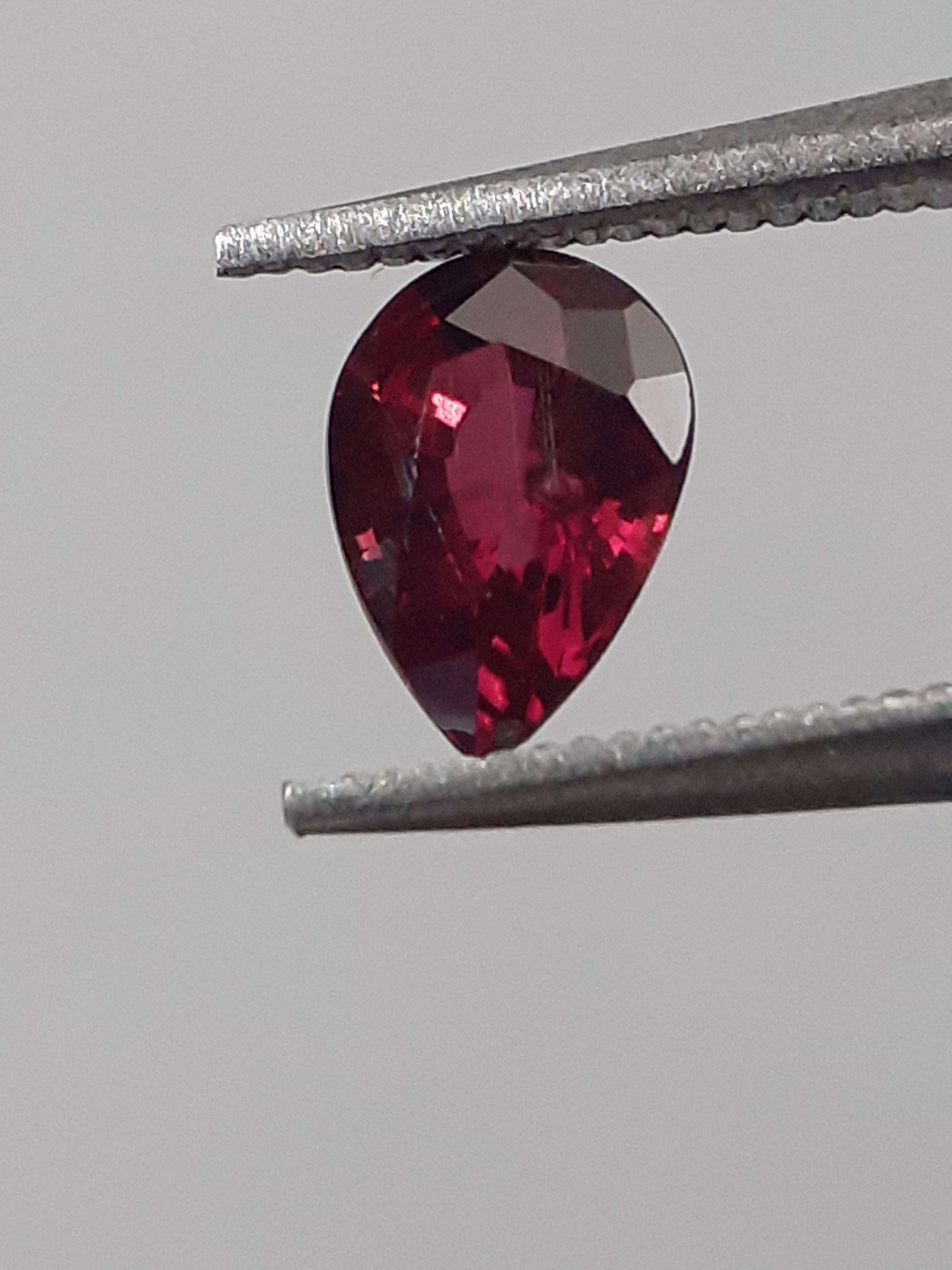 Natural red Ruby - 0.40 ct - Pear - heated - certified by NGB