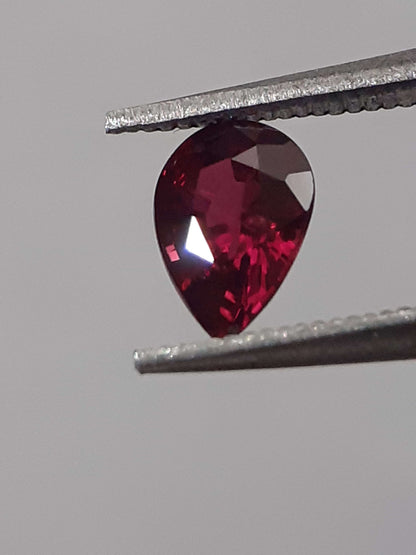 Natural red Ruby - 0.40 ct - Pear - heated - certified by NGB