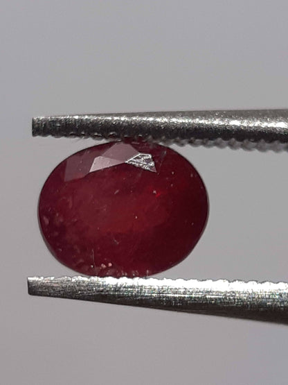 Natural red Ruby - 0.53 ct - oval - heated - Africa - certified by NGB - Natural Gems Belgium