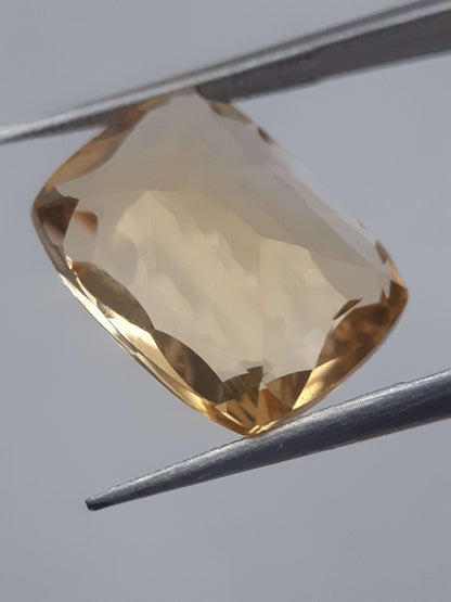 Natural sunlight yellow Citrine - 7.134 ct - cushion - unheated