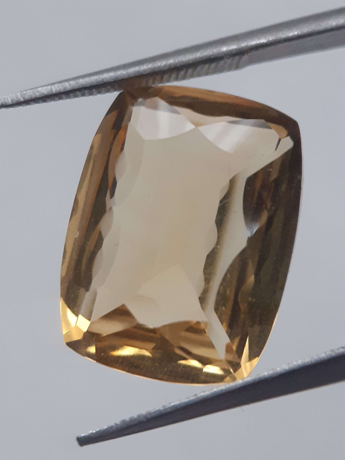 Natural sunlight yellow Citrine - 7.134 ct - cushion - unheated