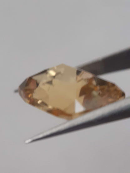 Natural sunlight yellow Citrine - 7.134 ct - cushion - unheated