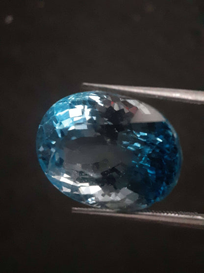 Natural Swiss Blue Topaz - 19.978 ct -oval - irradiated - certified natural