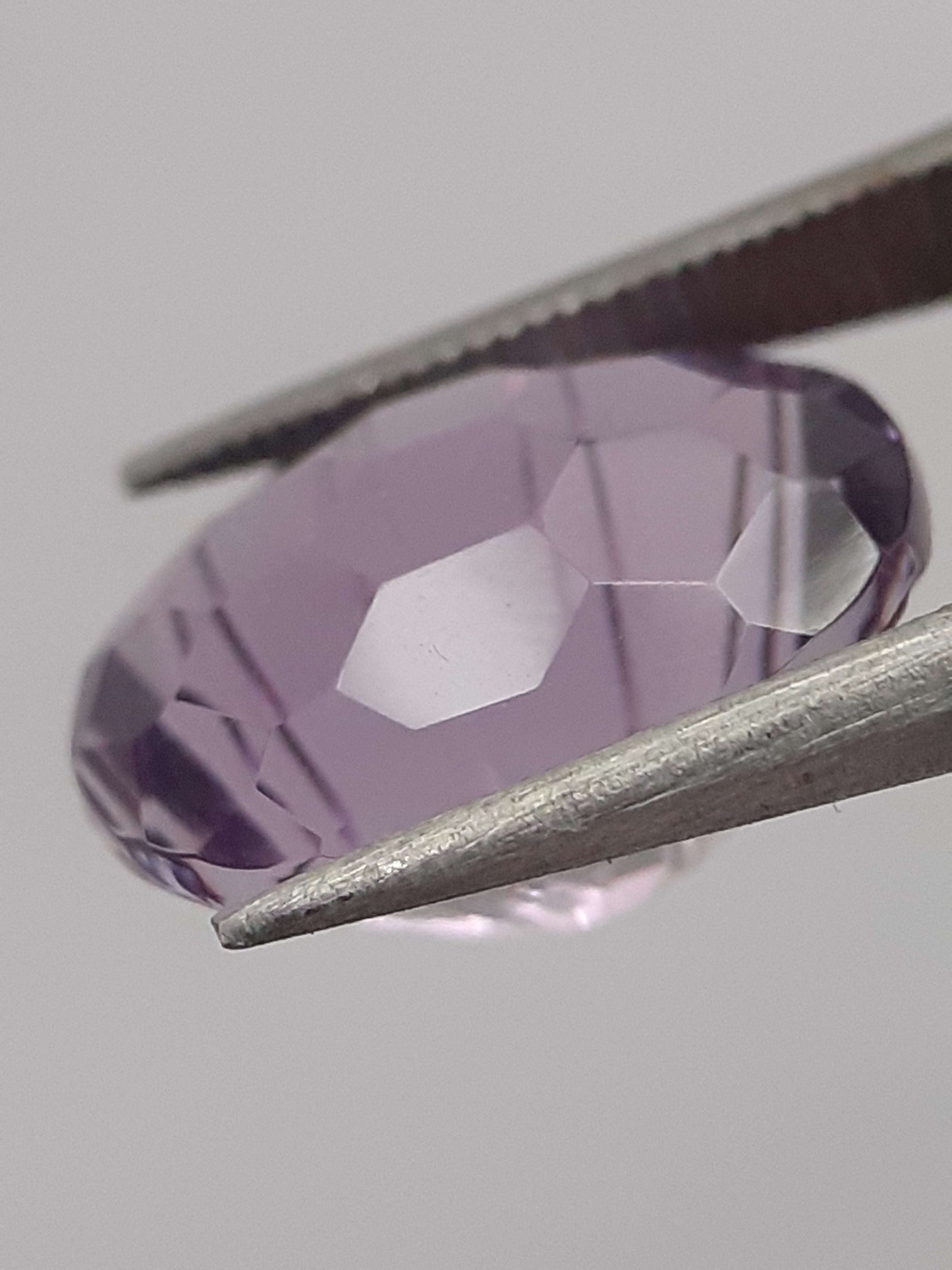 Natural violet purple Amethyst - 3.054 ct - oval - custom cut - certified natural