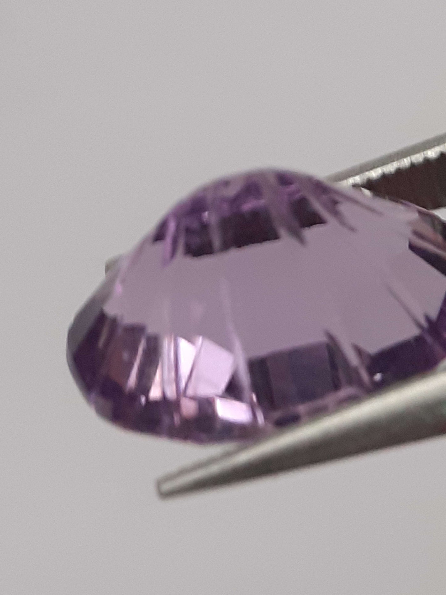 Natural violet purple Amethyst - 3.054 ct - oval - custom cut - certified natural