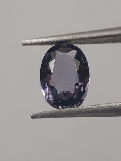 Natural violet spinel - 0.94 ct - oval - unheated - certified by NGB