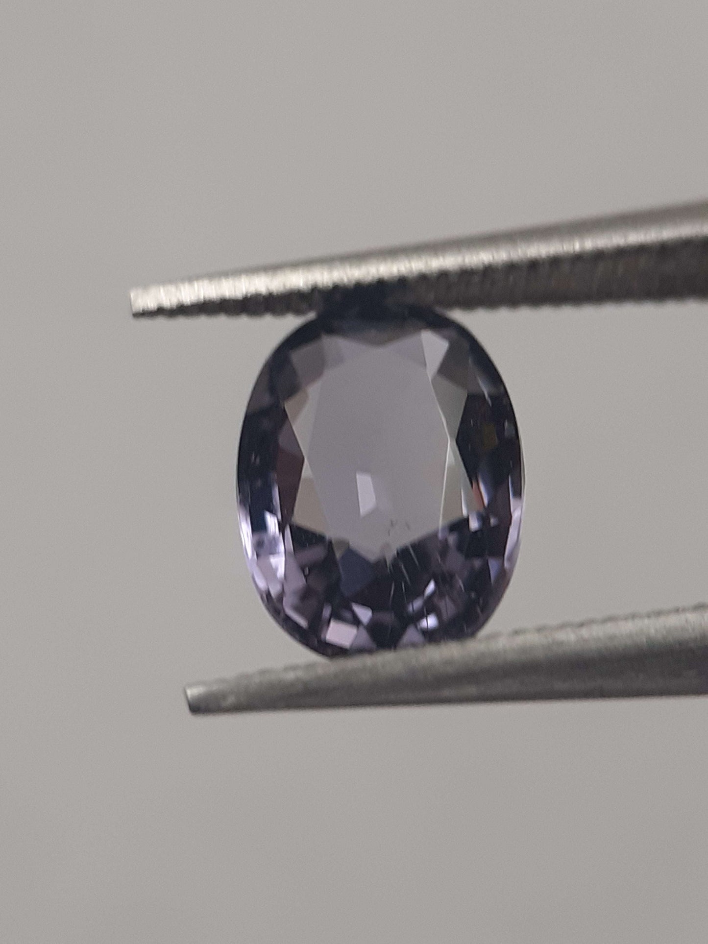 Natural violet spinel - 0.94 ct - oval - unheated - certified by NGB