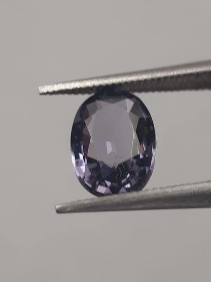 Natural violet spinel - 0.94 ct - oval - unheated - certified by NGB