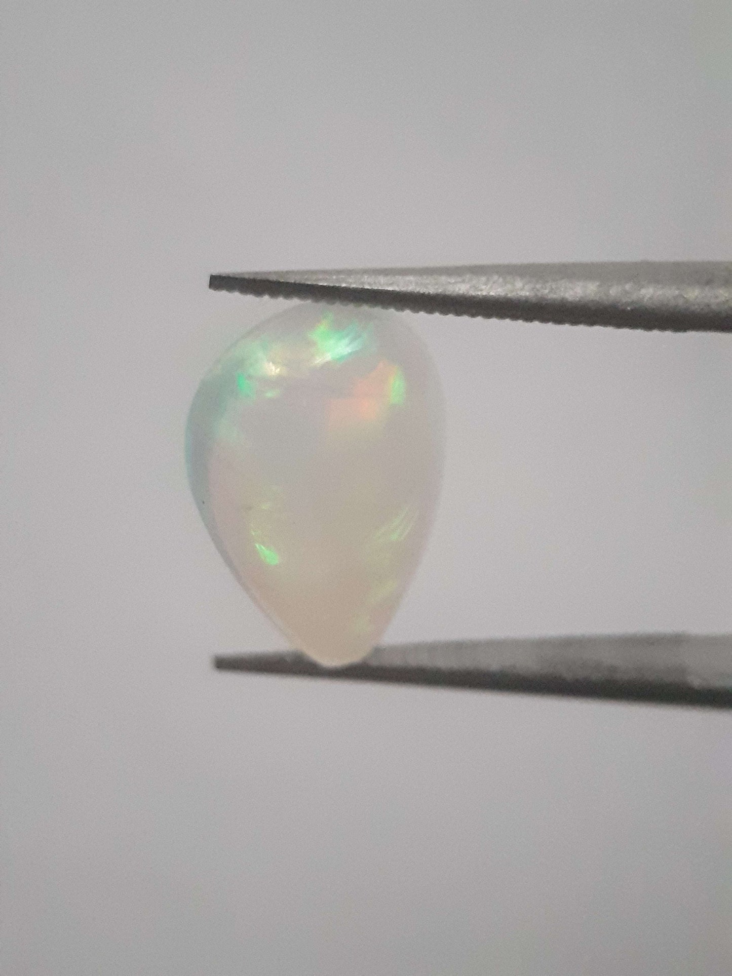 Natural Welo Opal - play of color - 1.49 ct - pear - unheated - certified by NGB