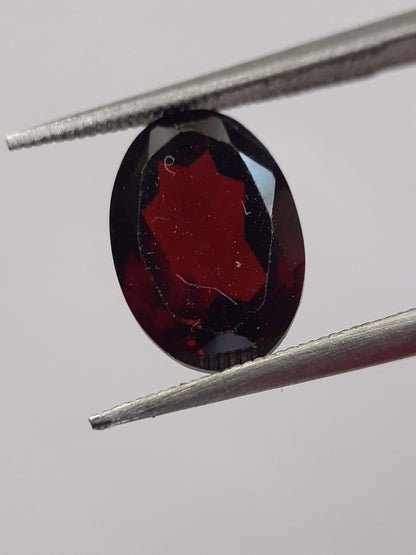 Natural wine-red almandine Garnet - 2.742 ct - Oval - unheated - certified natural