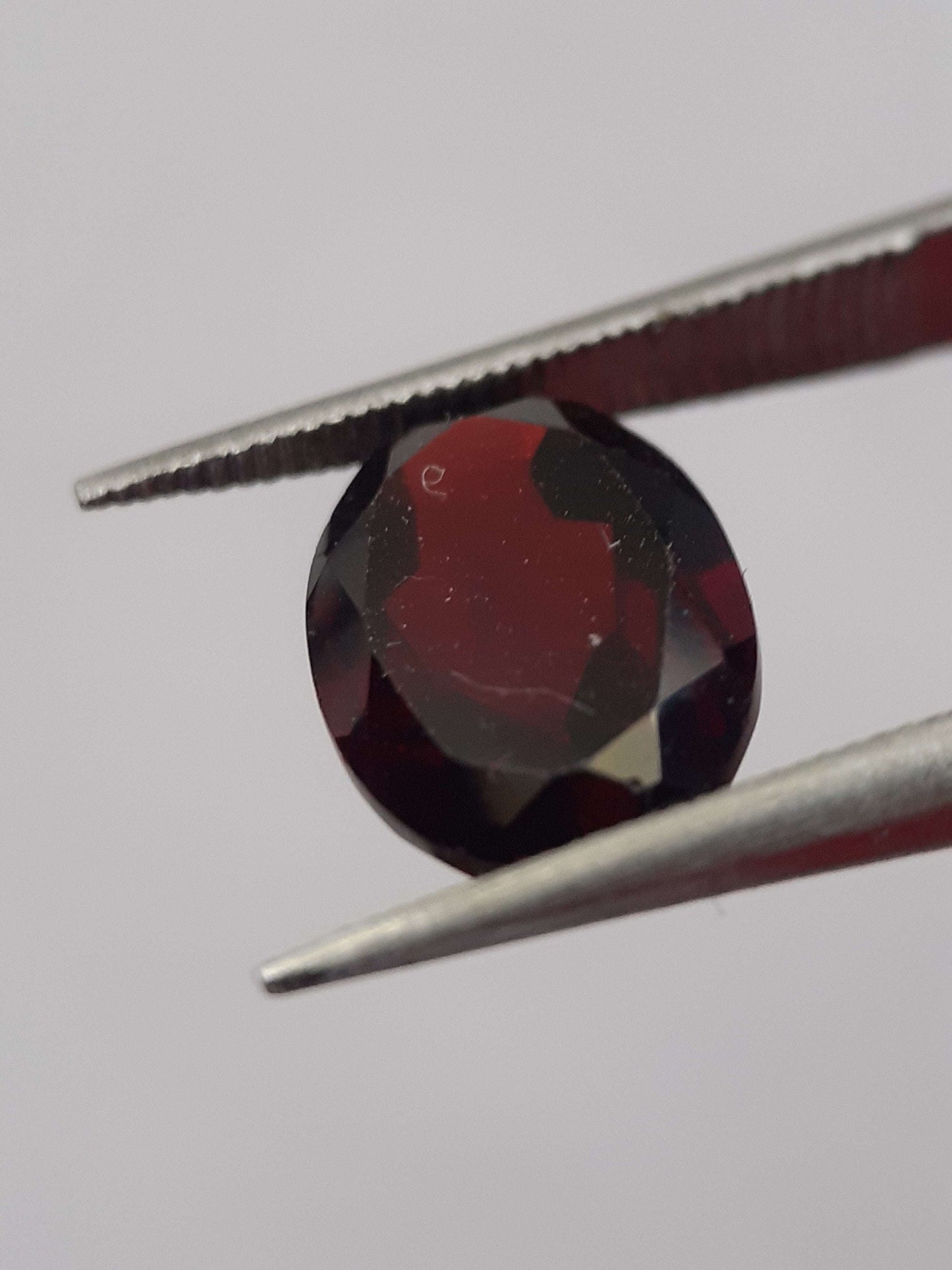 Natural wine-red almandine Garnet - 2.742 ct - Oval - unheated - certified natural