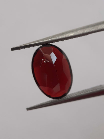 Natural wine-red almandine Garnet - 2.742 ct - Oval - unheated - certified natural