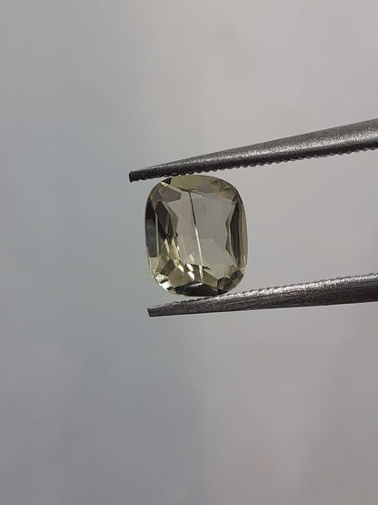 Natural Yellowish green Diaspore - 0.66 ct - Cushion - unheated - needle inclusion - certified by NGB