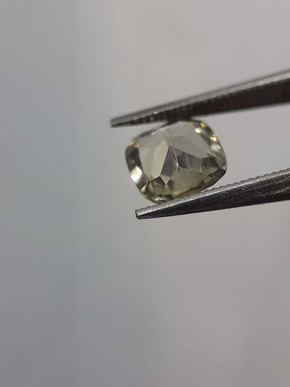 Natural Yellowish green Diaspore - 0.66 ct - Cushion - unheated - needle inclusion - certified by NGB