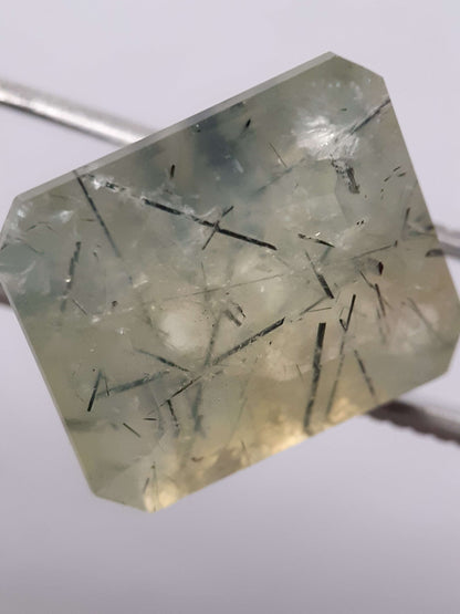 Natural yellowish green Prehnite - 27.13 ct - octagon - unheated - Africa - certified by NGB - Natural Gems Belgium