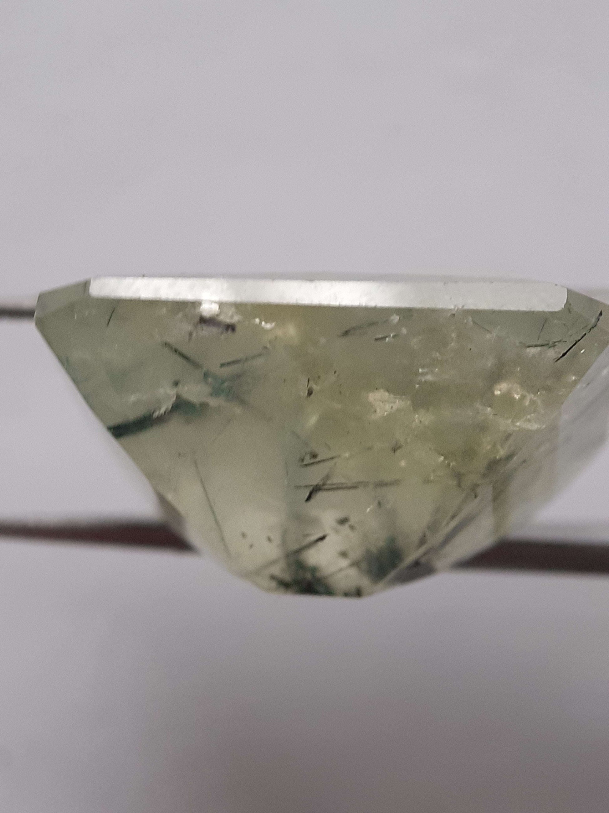 Natural yellowish green Prehnite - 27.13 ct - octagon - unheated - Africa - certified by NGB - Natural Gems Belgium