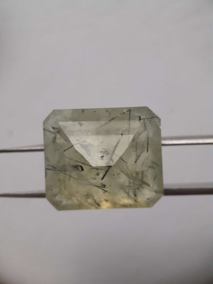 Natural yellowish green Prehnite - 27.13 ct - octagon - unheated - Africa - certified by NGB - Natural Gems Belgium