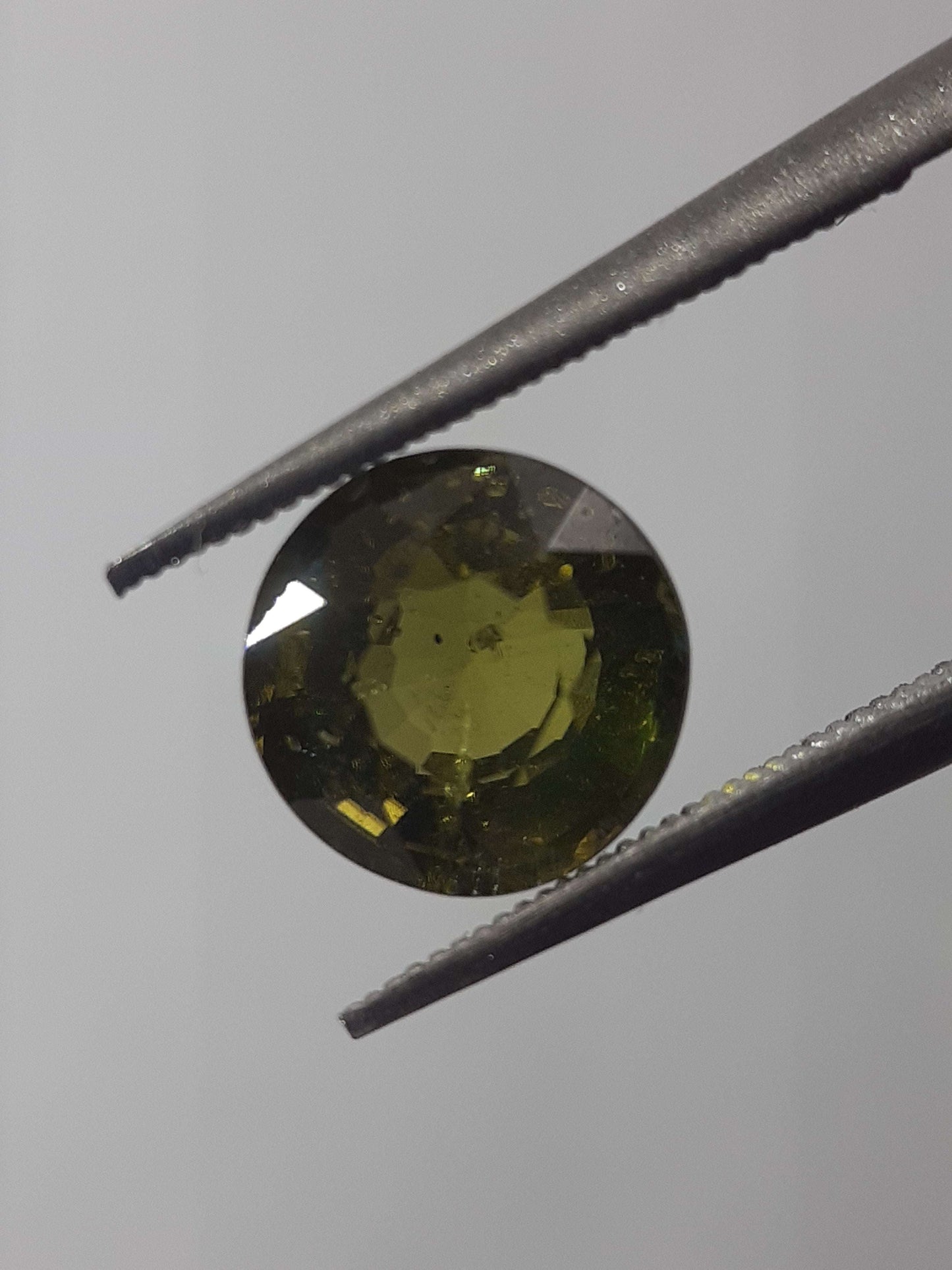 Natural Yellowish green Tourmaline - 1.82 ct - round - unheated - certified by NGB - Natural Gems Belgium