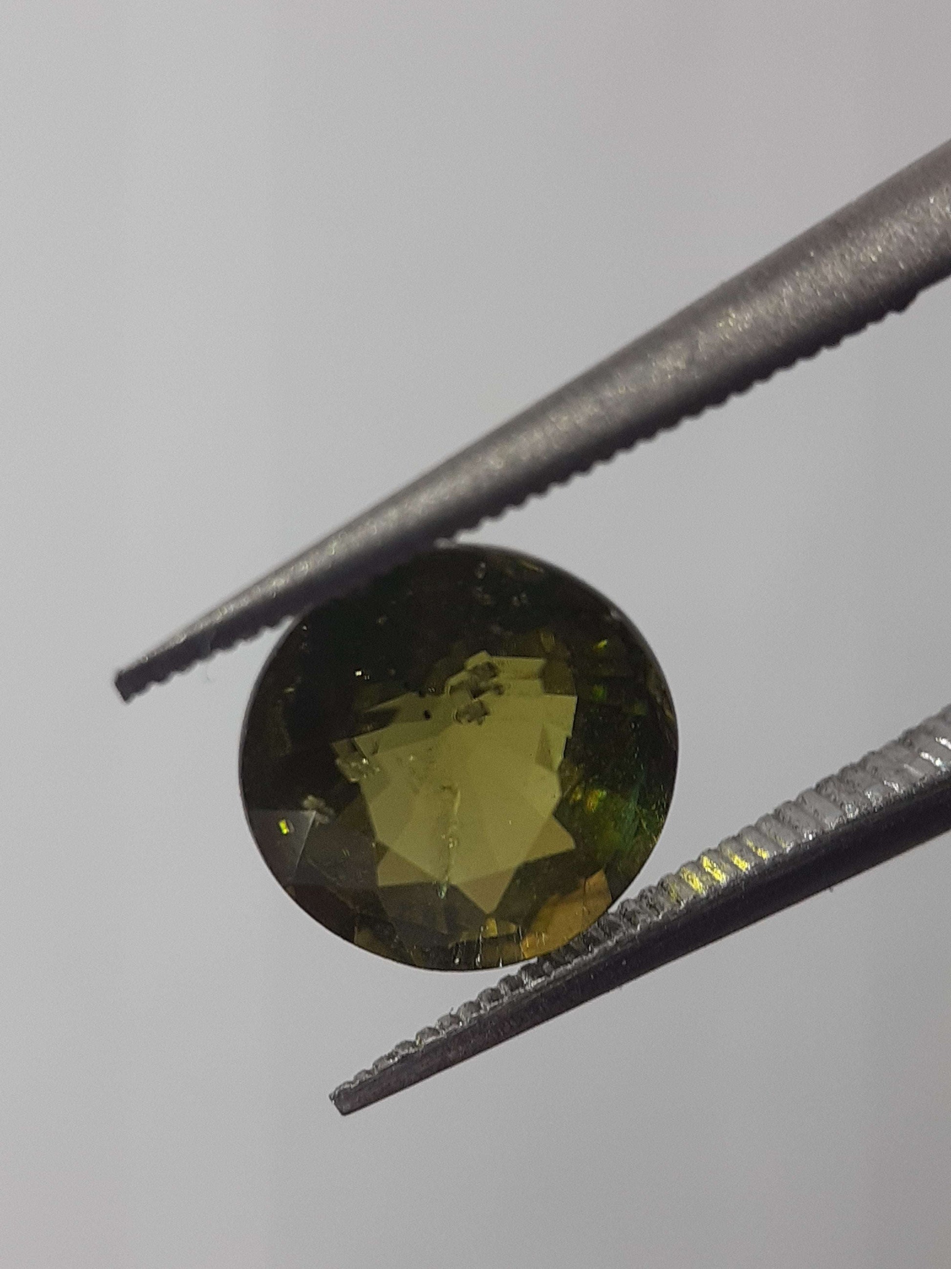 Natural Yellowish green Tourmaline - 1.82 ct - round - unheated - certified by NGB - Natural Gems Belgium