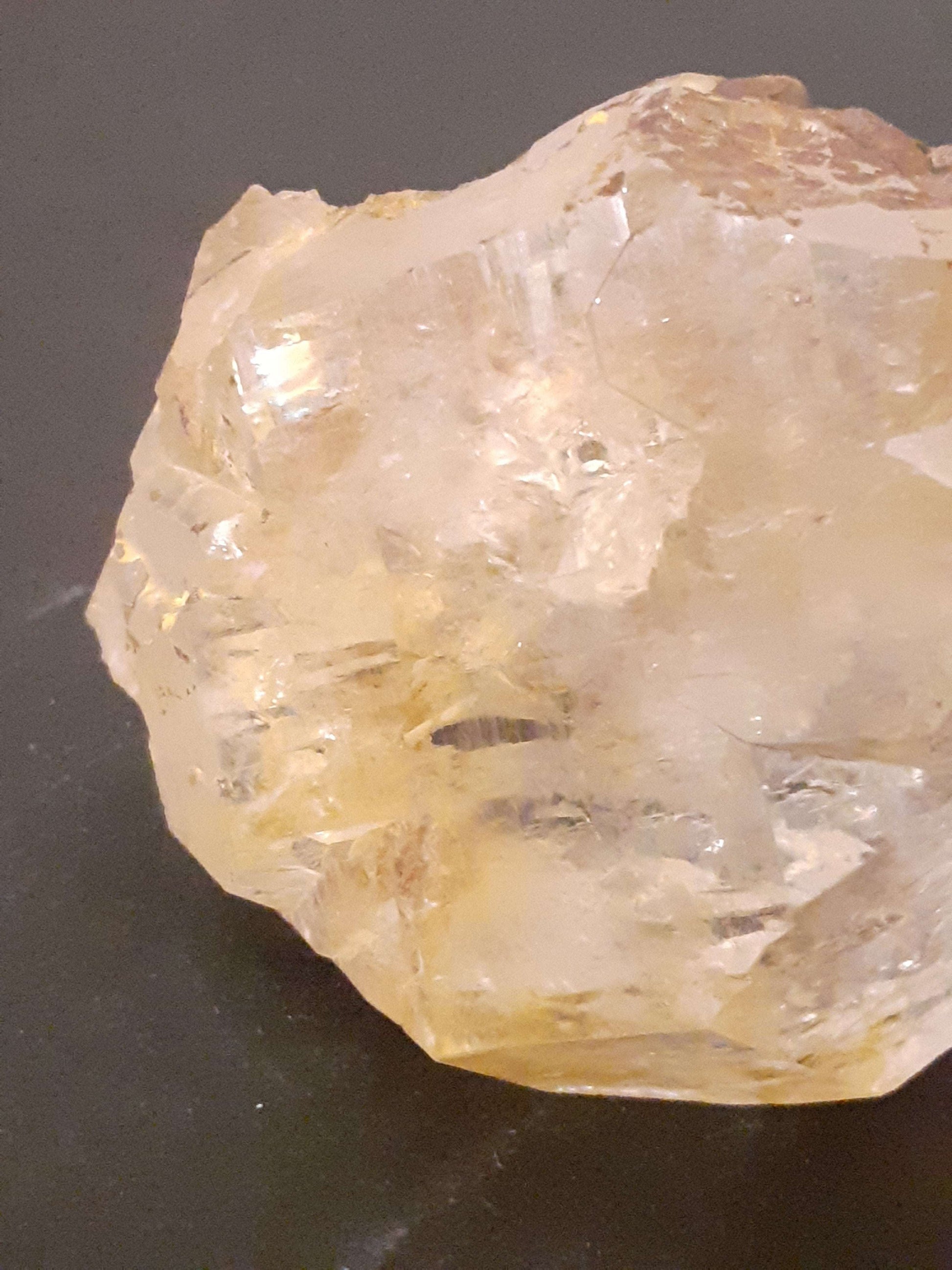 Nice rough natural Quartz with ferro deposit, 875ct - Natural Gems Belgium