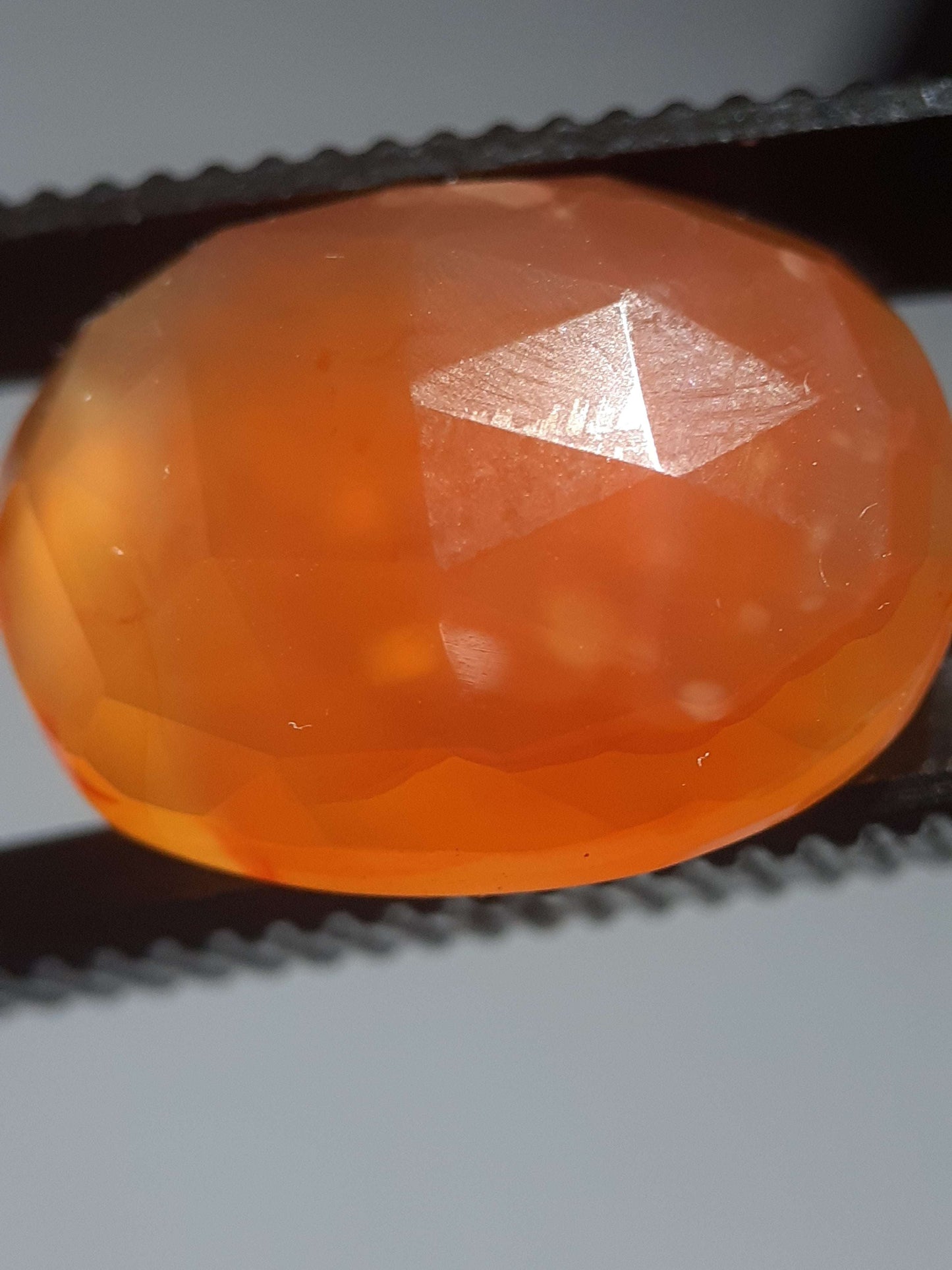 Orange Carnelian,rose cut, 14.55 ct, high quality cutting - Natural Gems Belgium