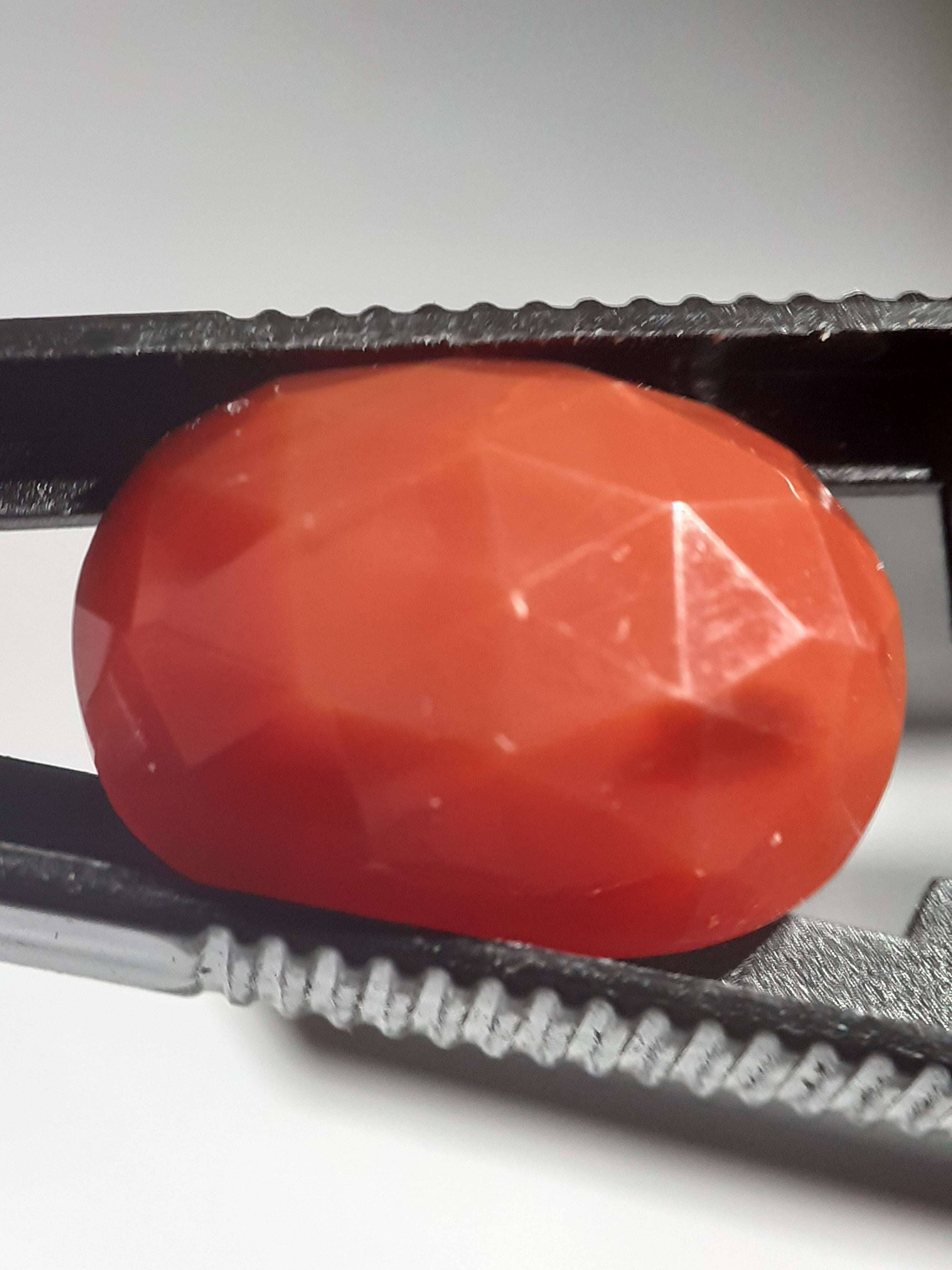 Orangy red Carnelian,rose cut, oval, 12.25 ct - Natural Gems Belgium